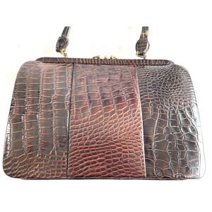 Vintage Womens Alligator Handbag Size-13" x 10" x 3". strap drop 6"